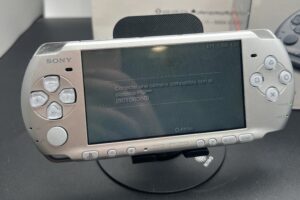 Consola Sony PSP 3000 · Mystic Silver (Plata Mística) · Caja Original y Manuales
