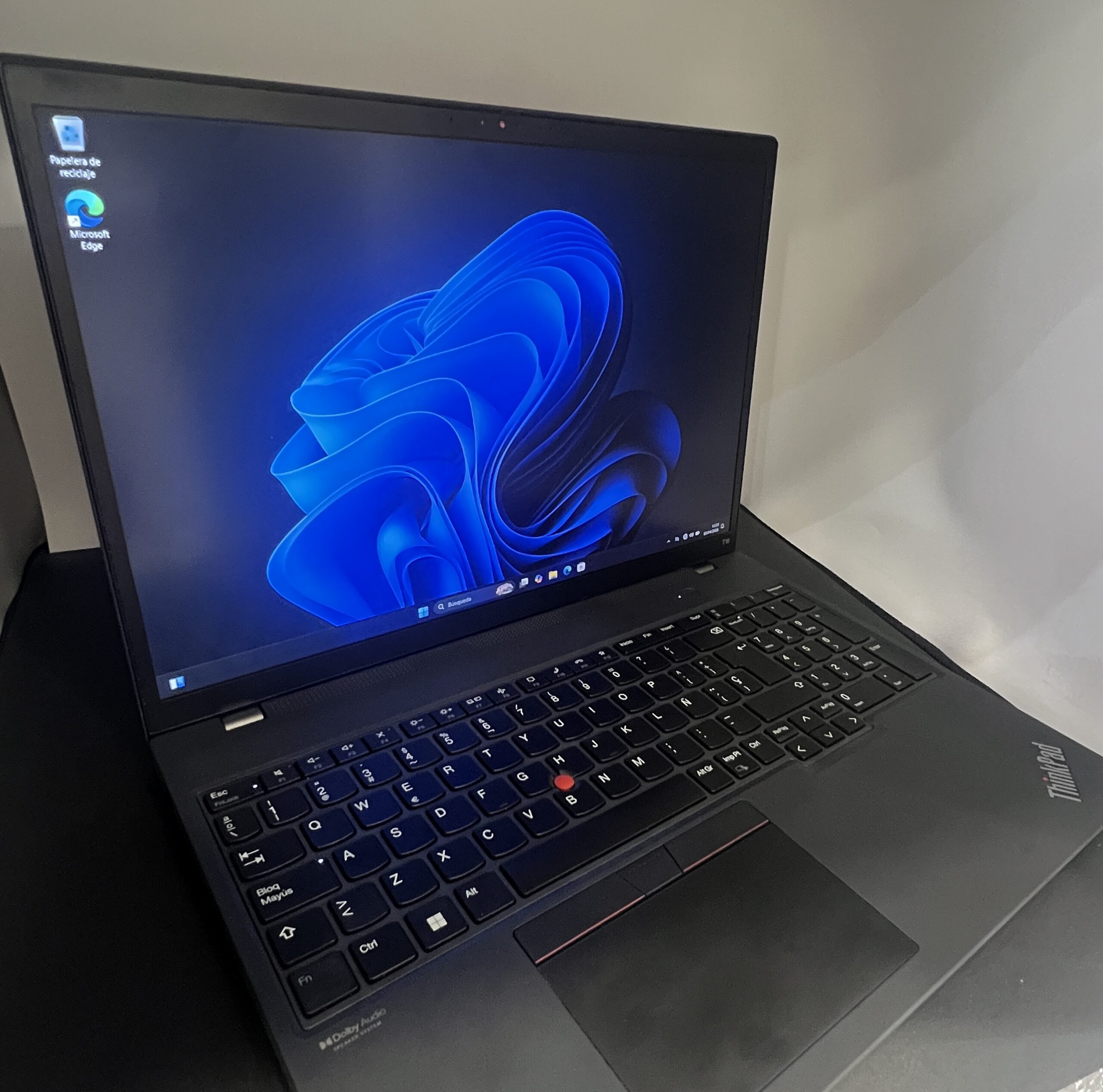 Lenovo ThinkPad T16 Gen 1 · Intel Core i5 (12ª Gen) · 16GB RAM