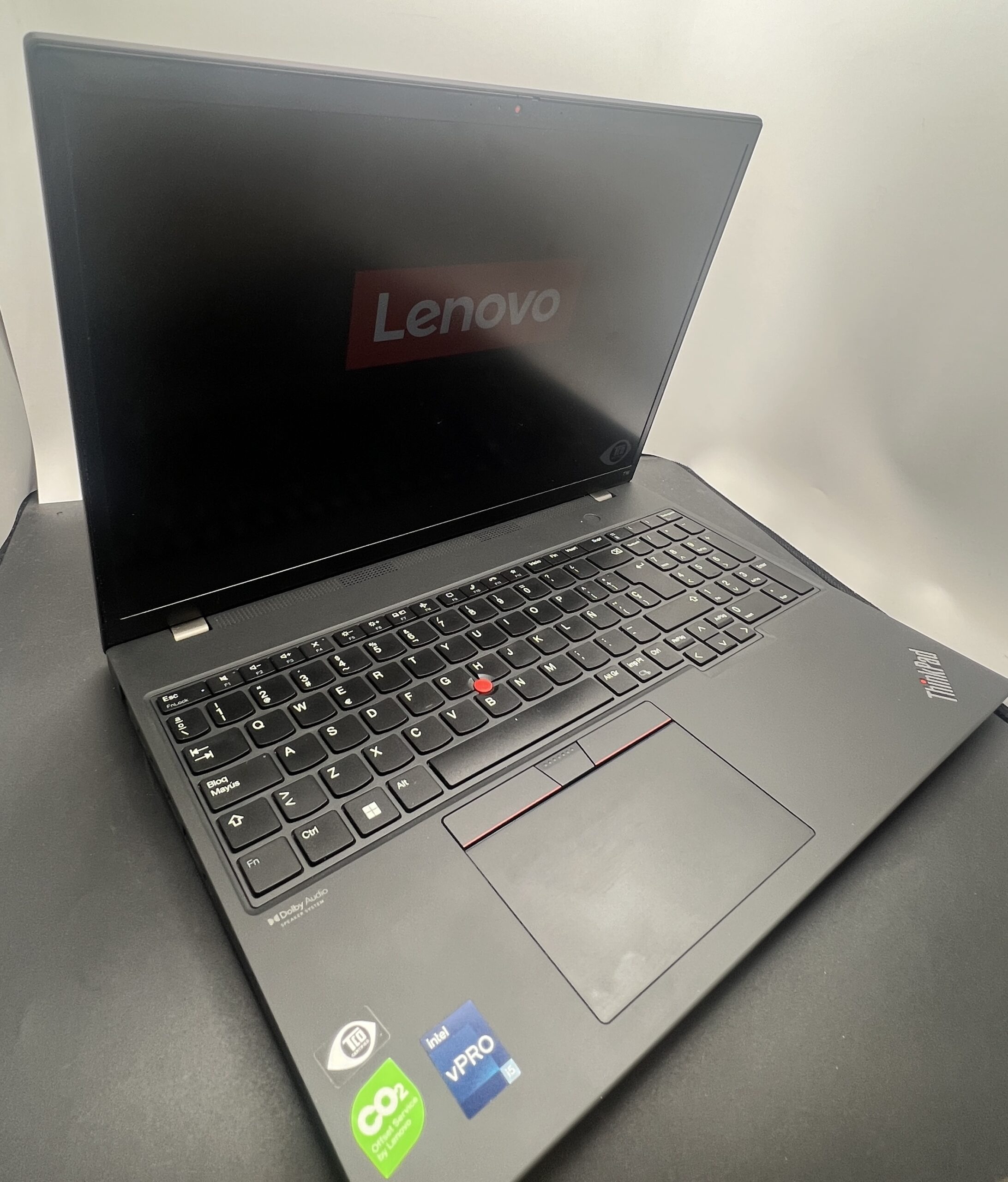 Portátil Lenovo ThinkPad T16 Gen 1 · Alta Gama Empresarial · i5 12ª Gen - 16GB - 256GB SSD (Pantalla Táctil)