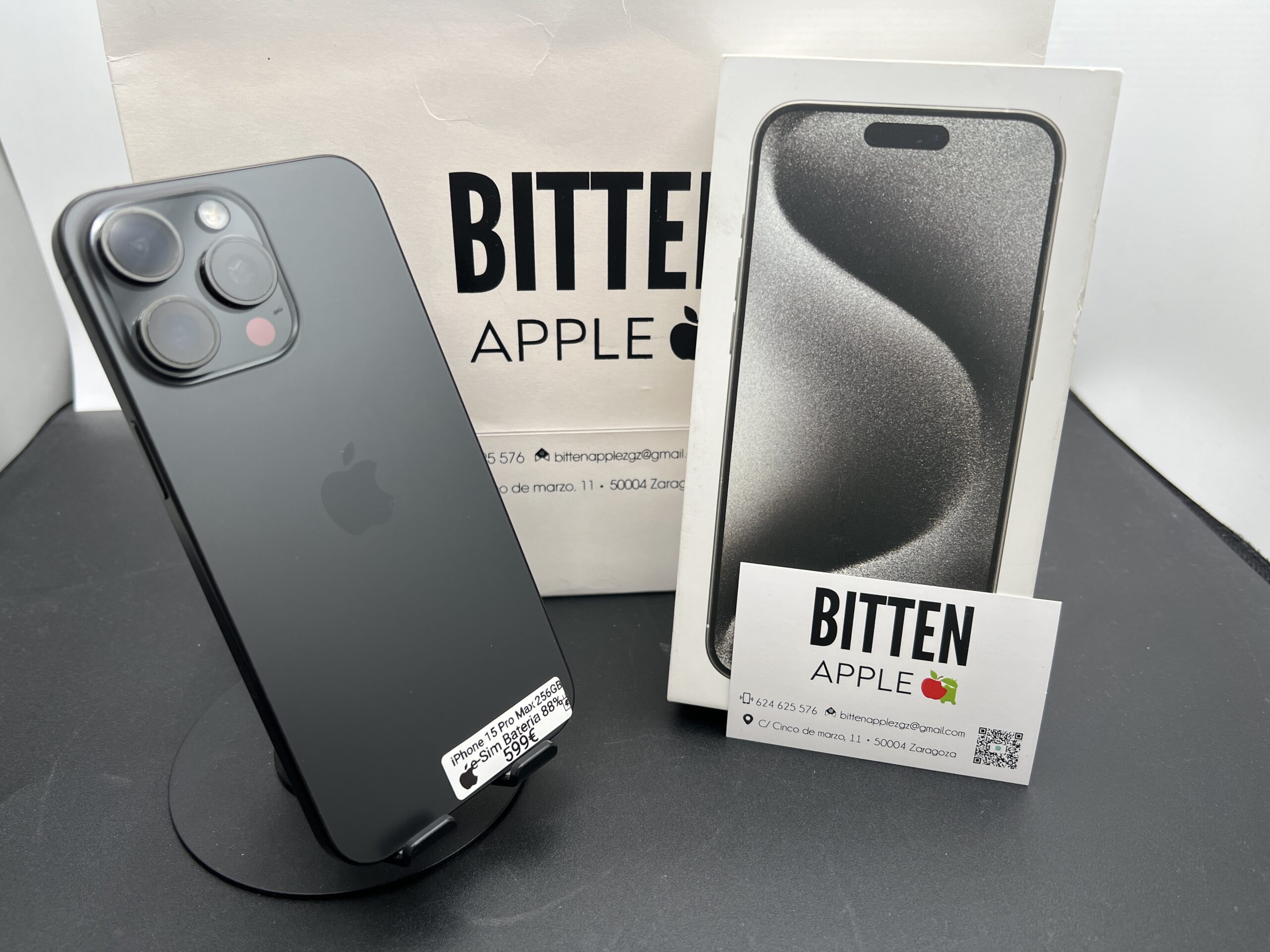 iPhone 15 Pro Max — 256 GB Black Titanium — eSIM — Batería Original al 88%